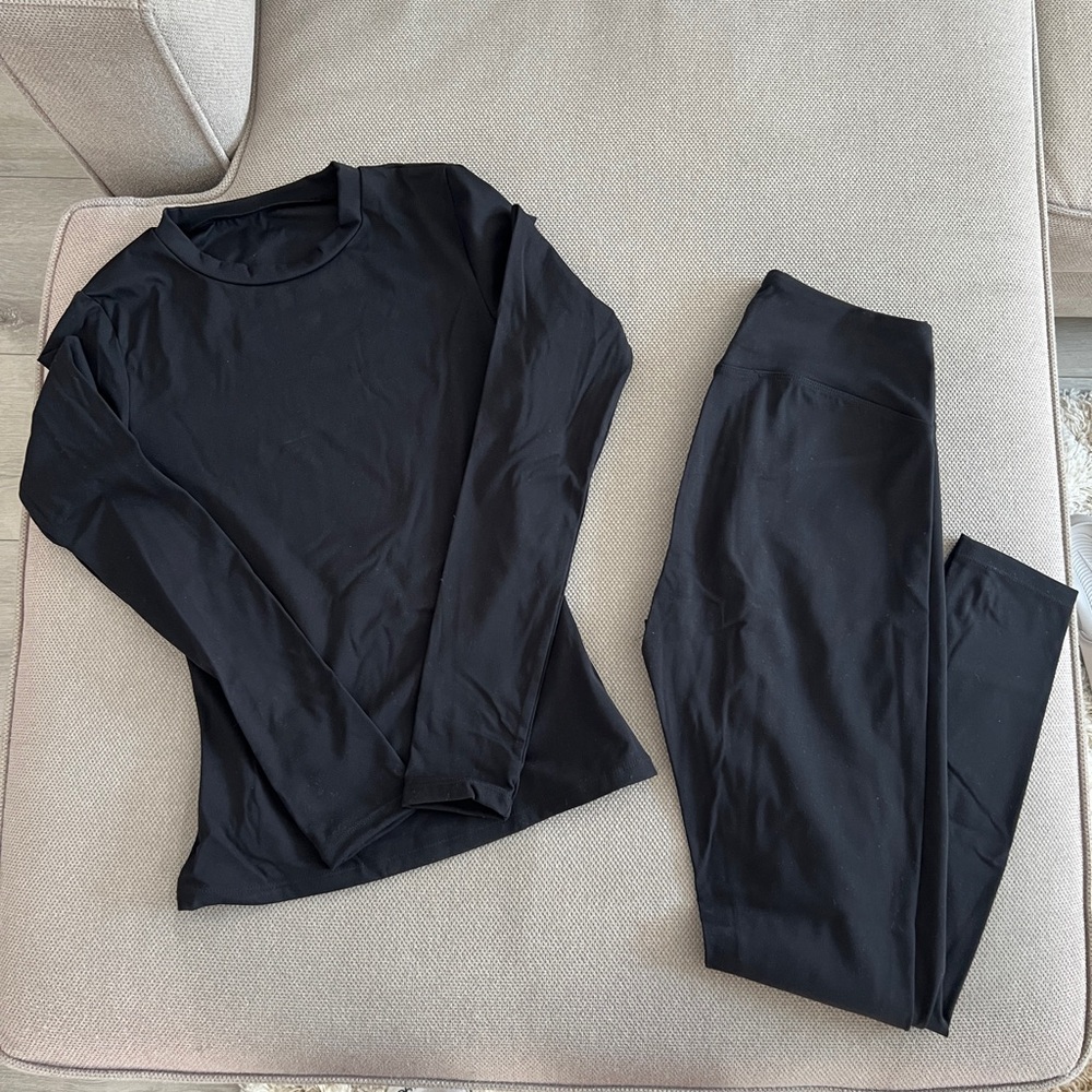 Never worn workout set in black. Size XS-S
